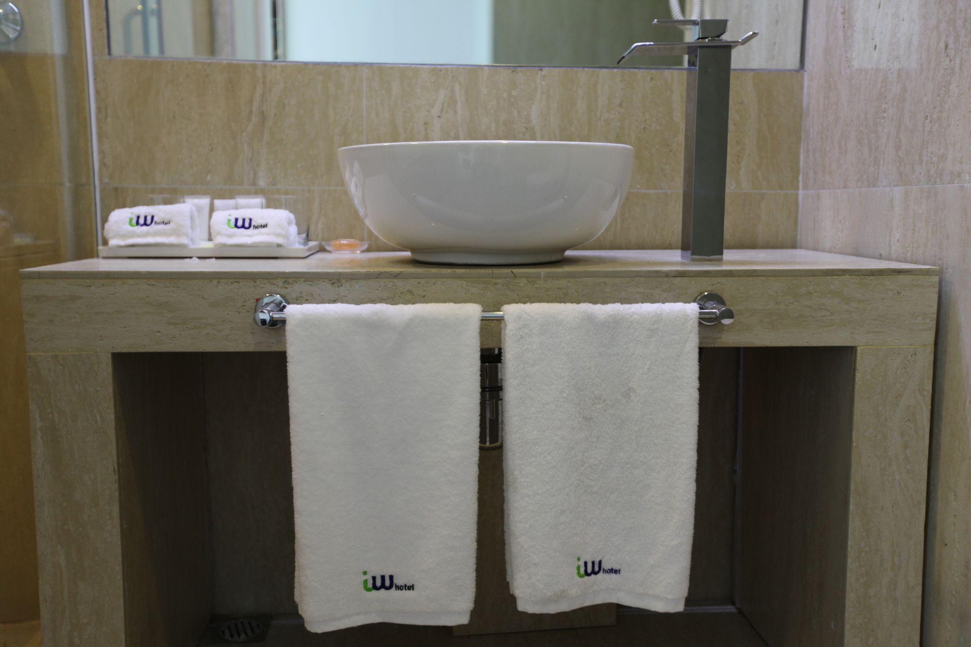Iw Hotel Hong Kong Bagian luar foto